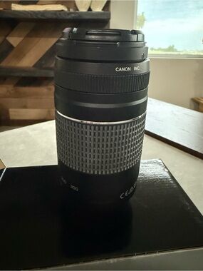 Canon EF 75-300mm f/4 - 5.6 lll- Zoom Lens
